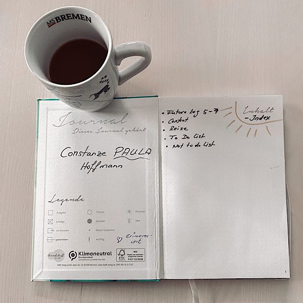 Flatly Bullet-Journal mit Kaffeebecher 